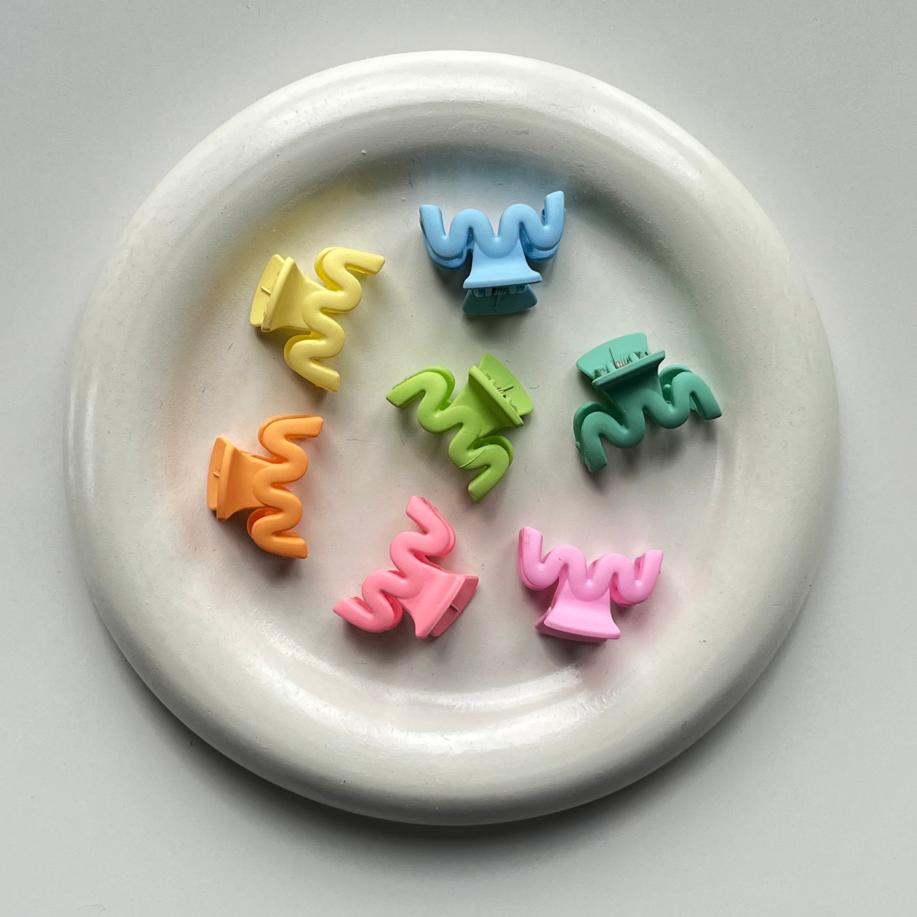 Mini Wavy Claw Set - Set of 4, Fun and Colorful Hair Clips for Kids